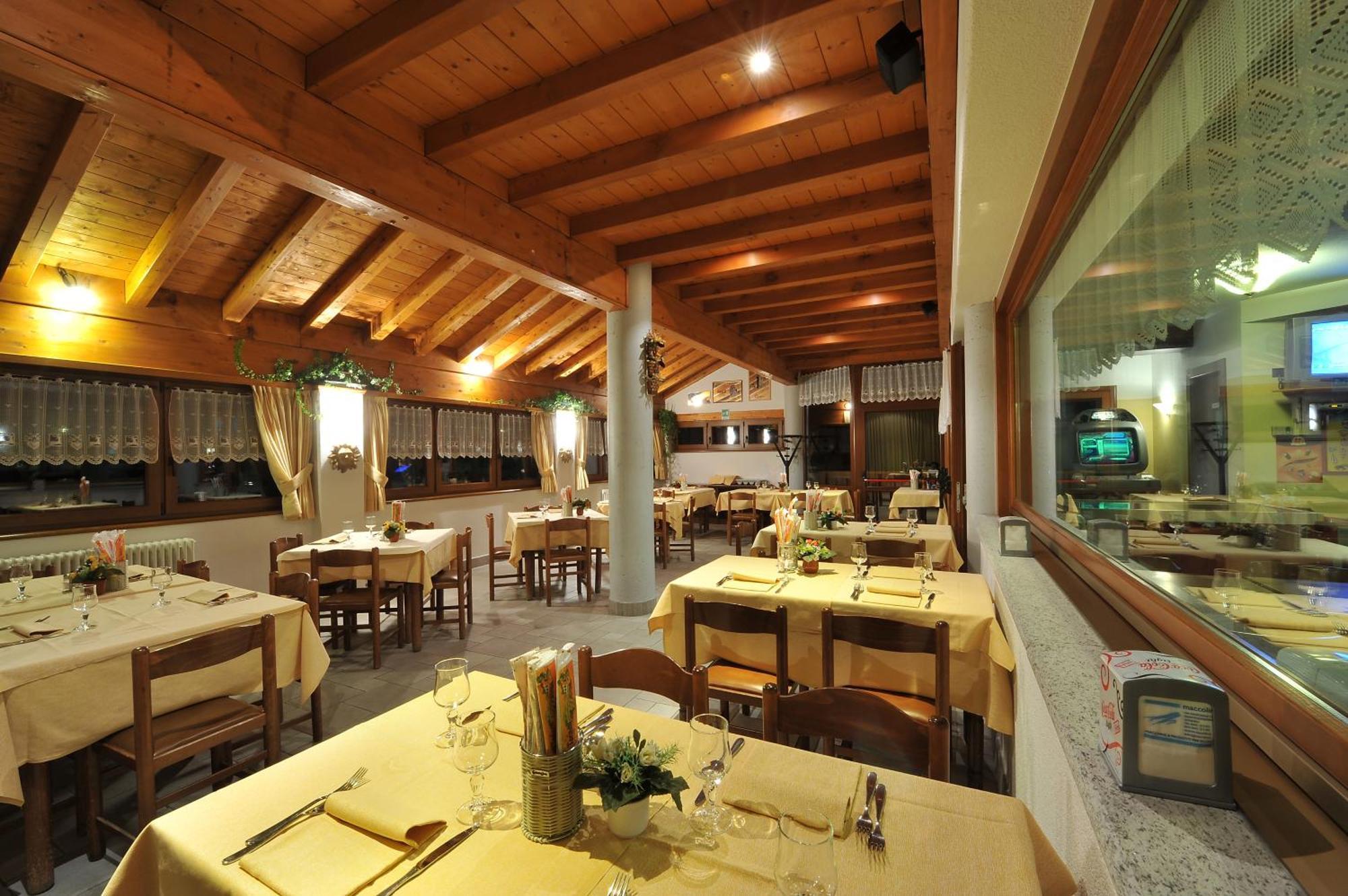 קמפודולצ'ינו Hotel Tambo מראה חיצוני תמונה